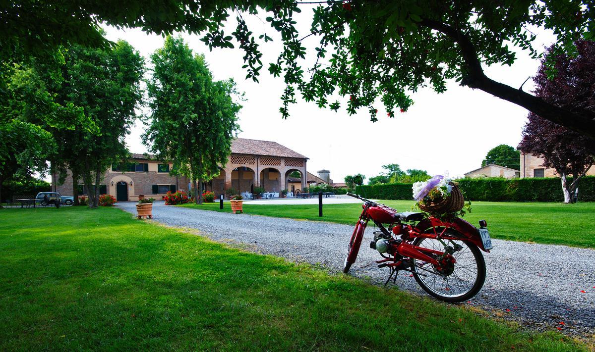 Agriturismo Tenuta Casteldardo Besenzone Екстериор снимка